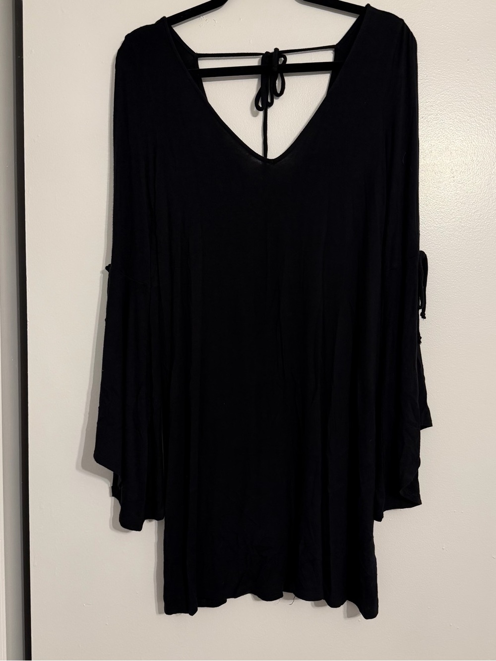 American Eagle Black V-Neck Tie-Back Cold Shoulder Dress - Size S